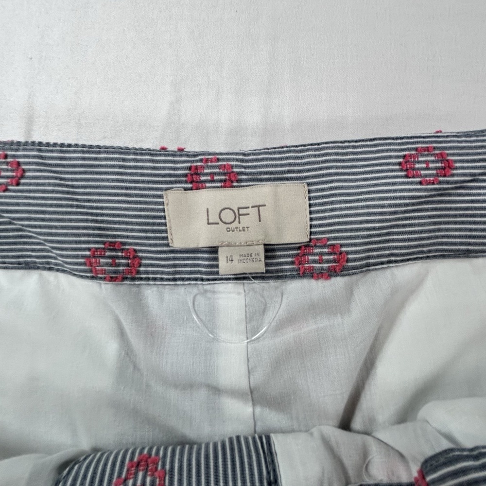 NEW Loft Womens 14 Blue White Striped Flower Embroidered Shorts Preppy Casual - Picture 3 of 12